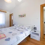 Gorgeous Home In Nedescina