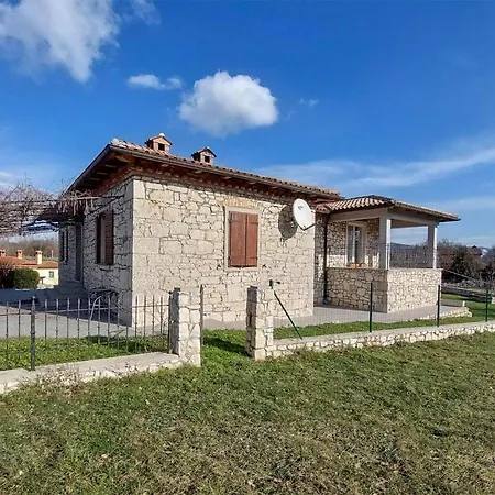 בית נופש Gorgeous Home In Nedescina