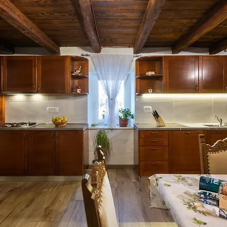 בית נופש Gorgeous Home In Nedescina Nedeščina