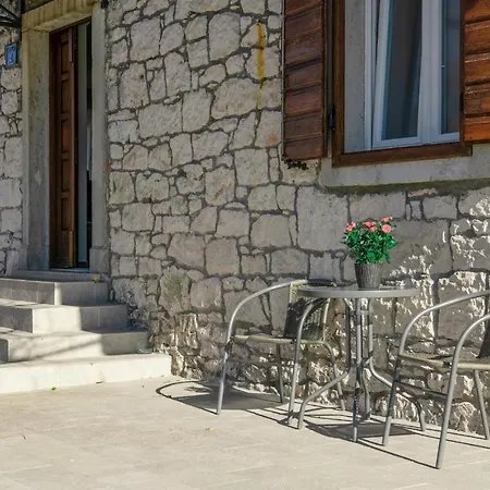 Gorgeous Home In Nedescina בית נופש