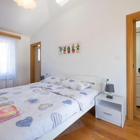 Gorgeous Home In Nedescina
