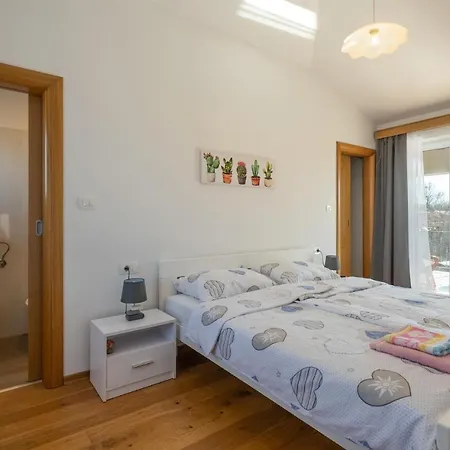 Gorgeous Home In Nedescina בית נופש