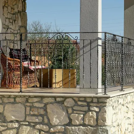בית נופש Gorgeous Home In Nedescina