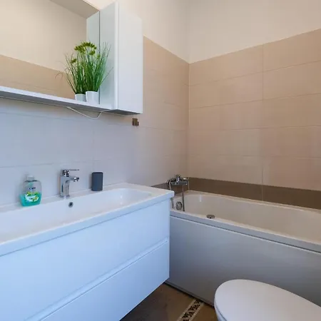 Gorgeous Home In Nedescina בית נופש *