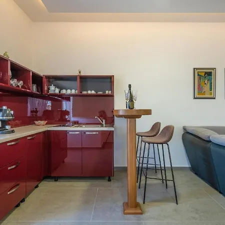 Gorgeous Home In Nedescina Ferienhaus